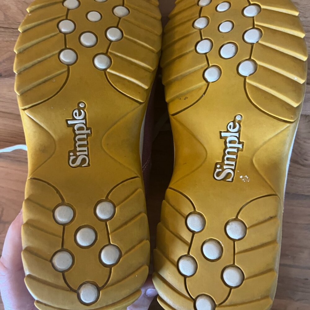 Simple Sneakers - Picture 6 of 7